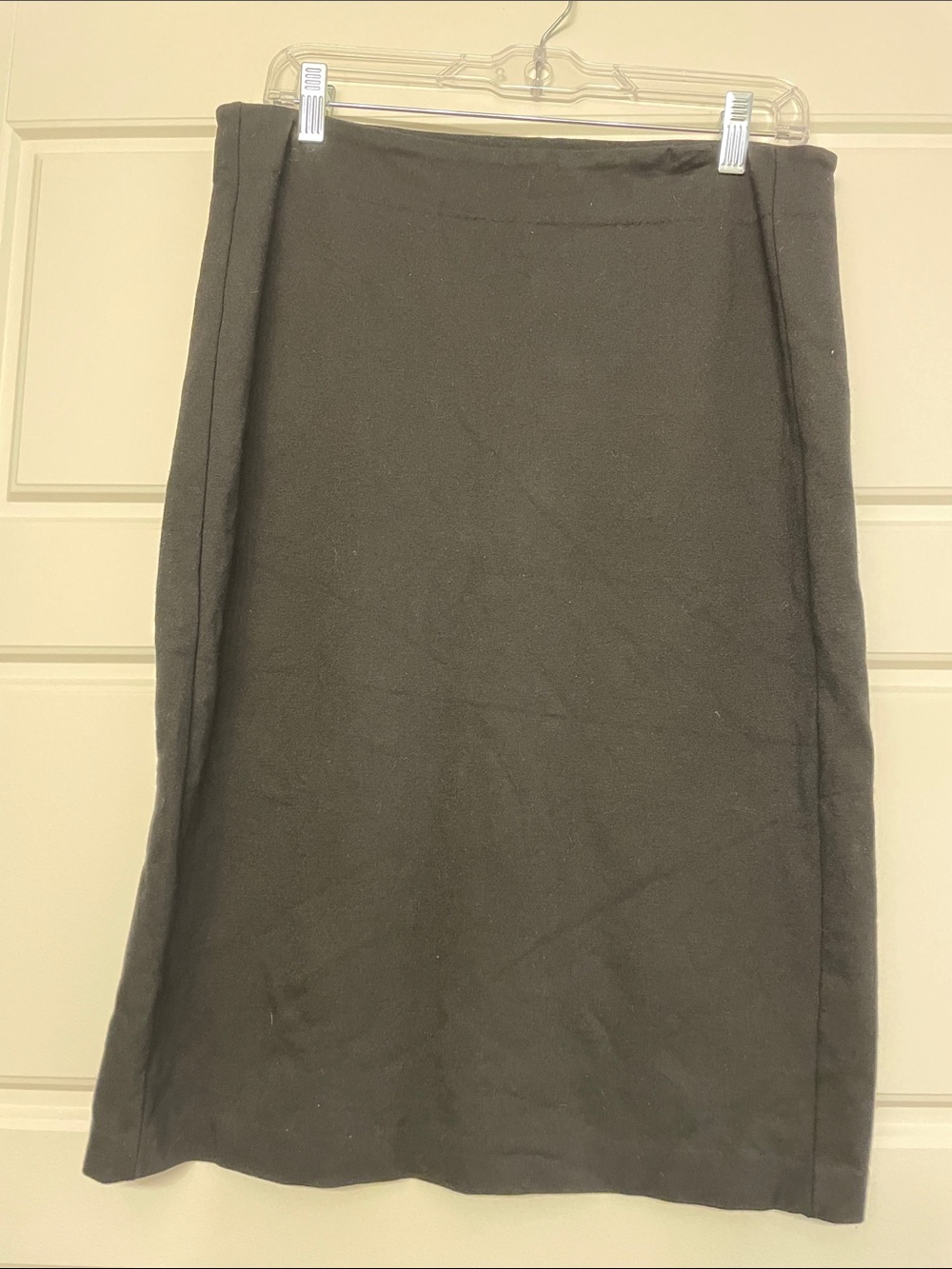 Tahari Midi Skirt in Black Size Medium